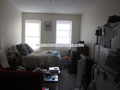 Mission Hill Studio 1 Bath Boston - $2,000 No Fee