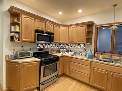 Medford 5 Beds 1 Bath  Tufts - $6,280 No Fee