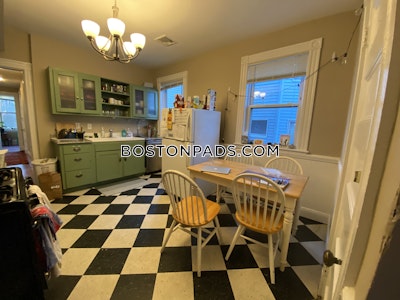 Mission Hill Spacious 4 bed 2 bath available NOW on Parker Hill Ave in Mission Hill!  Boston - $4,800