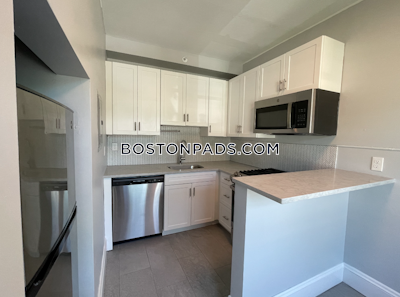 Salem Renovated studio, 1 bath available now on Lafayette St in Salem - $1,900 No Fee