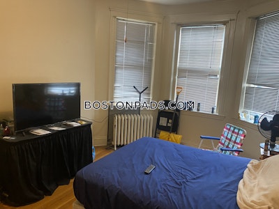 Allston/brighton Border Allston/Brighton Border Studio  Boston - $1,775