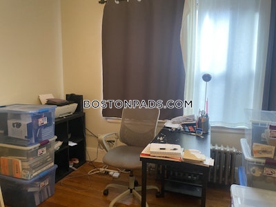 Malden Studio, 1 bath available now on Pleasant St in Malden - $1,725