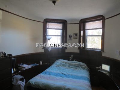 Brookline 1 Bed 1 Bath BROOKLINE- BROOKLINE VILLAGE $2,300  Brookline Village - $2,300