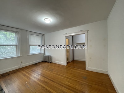 Malden Great studio, 1 bath available now on Maple St in Malden - $2,000