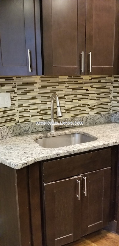 Roxbury Apartment for rent 3 Bedrooms 2 Baths Boston - $3,650 No Fee