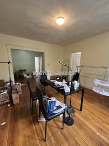 Brookline 3 Beds 1 Bath  Boston University - $4,000 No Fee