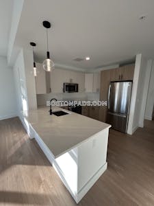 Saugus Apartment for rent 3 Bedrooms 2 Baths - $4,050